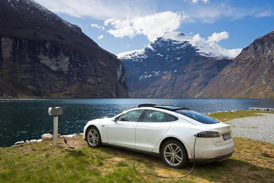Septiembre fue el mejor mes para ventas de carros en Colombia desde 2014; eléctricos e híbridos en récord